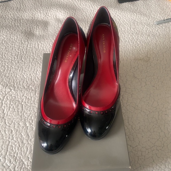 NIB Ann Taylor spectator pumps - Picture 2 of 8